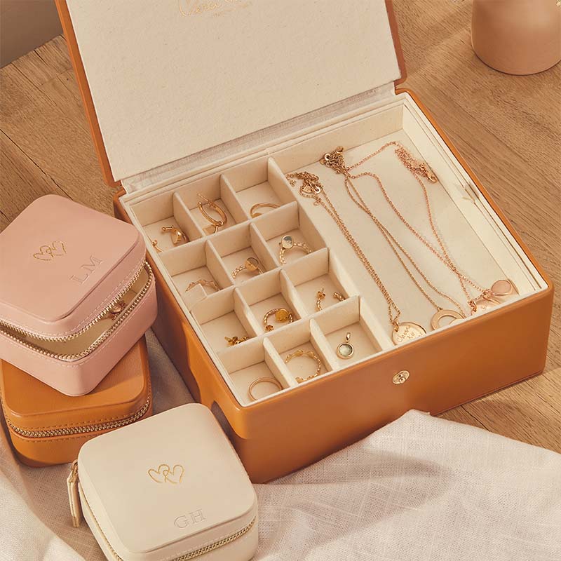 Merci Maman boxes and cases
